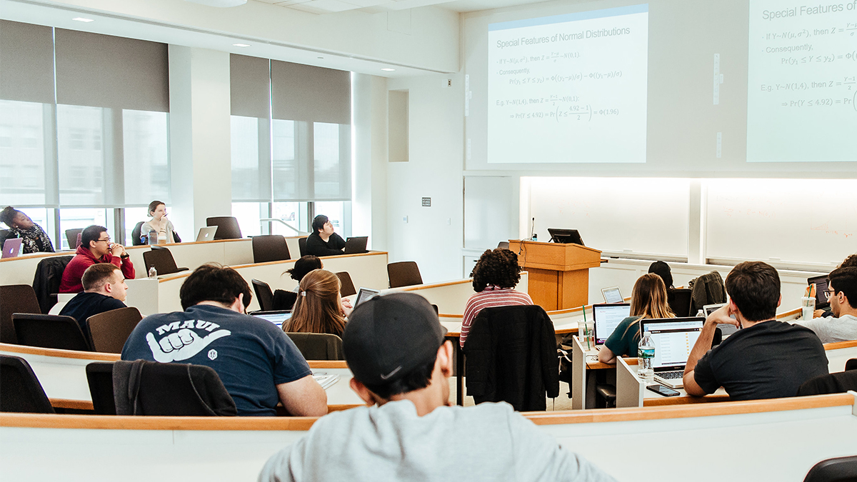 An economic class with undergraduate students in Gerri C. LeBow Hall