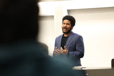 Isaac Singleton speaking to a class